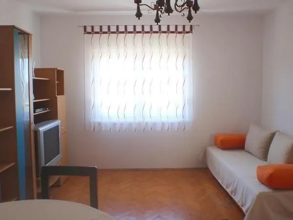 Klimatisierte Wohnung Mit Balkon Und Parkplatz Umag