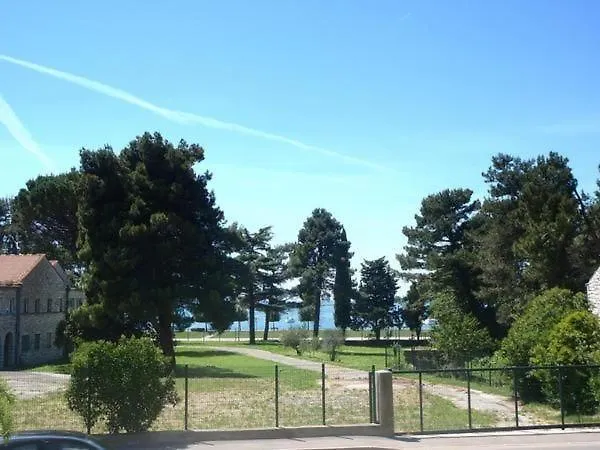 Klimatisierte Wohnung Mit Balkon Und Parkplatz Umag