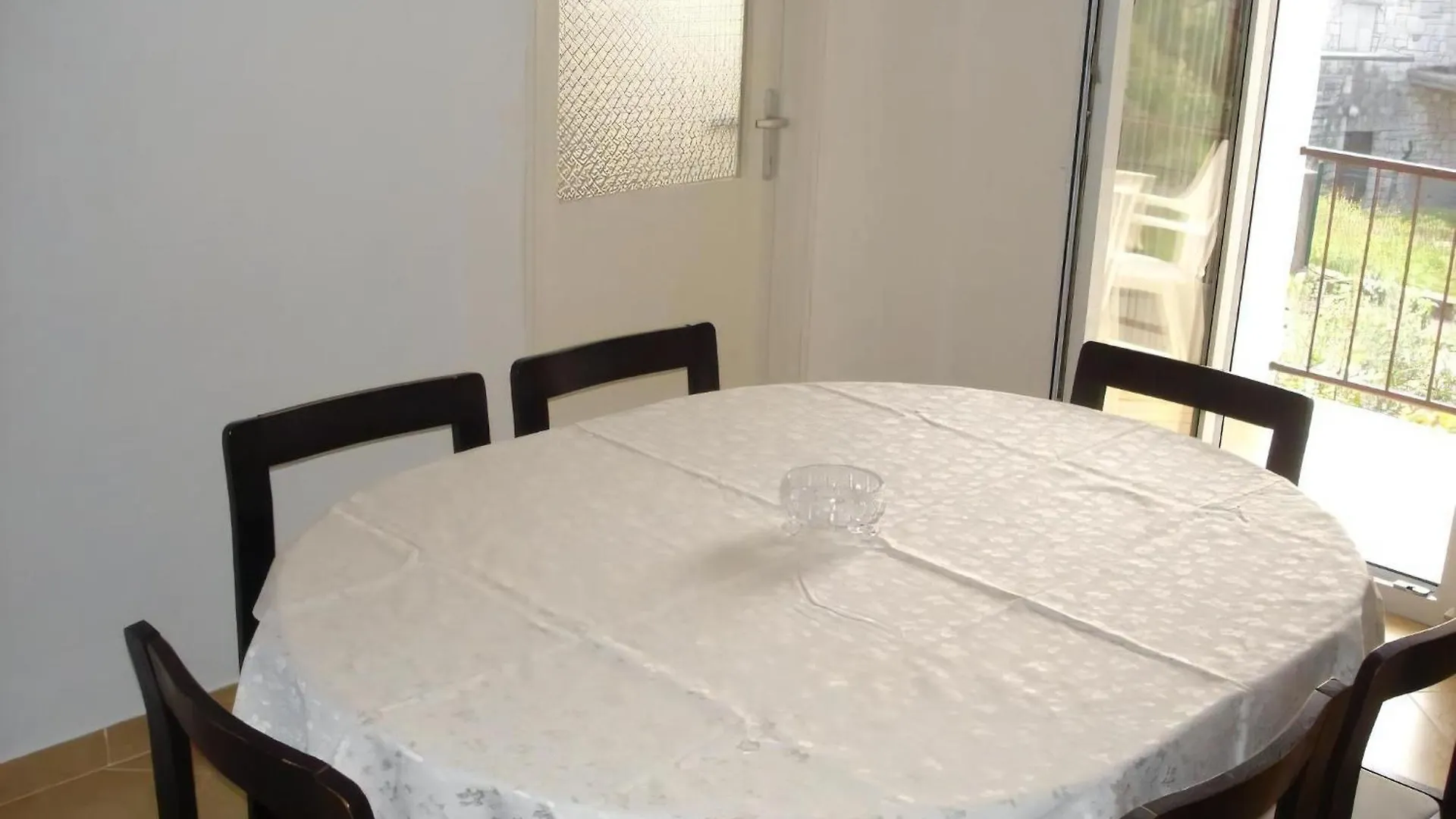 Klimatisierte Wohnung Mit Balkon Und Parkplatz Umag