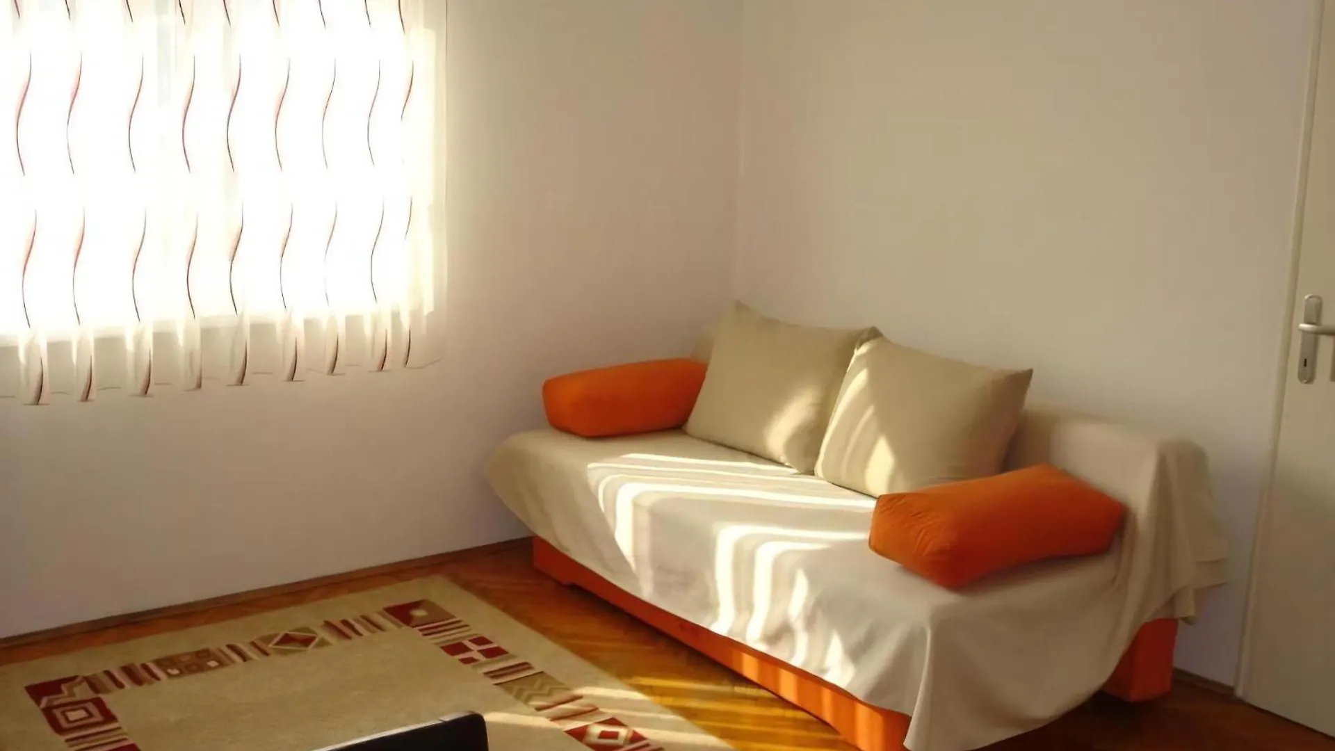 Klimatisierte Wohnung Mit Balkon Und Parkplatz Umag Croatia