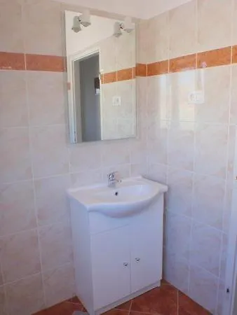 Klimatisierte Wohnung Mit Balkon Und Parkplatz Umag